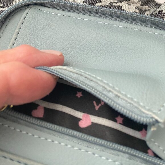 Betsey LUV Blue Wallet w/Embossed Bows Zipper Closure, Change Purse, ID, CC, EUC - Picture 5 of 5
